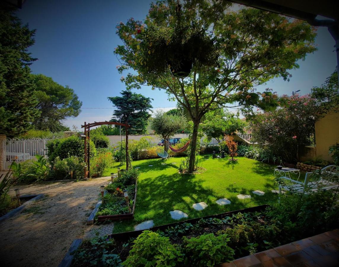 La Maison Du Chemin Des Prairies Morieres-les-Avignon Exterior foto